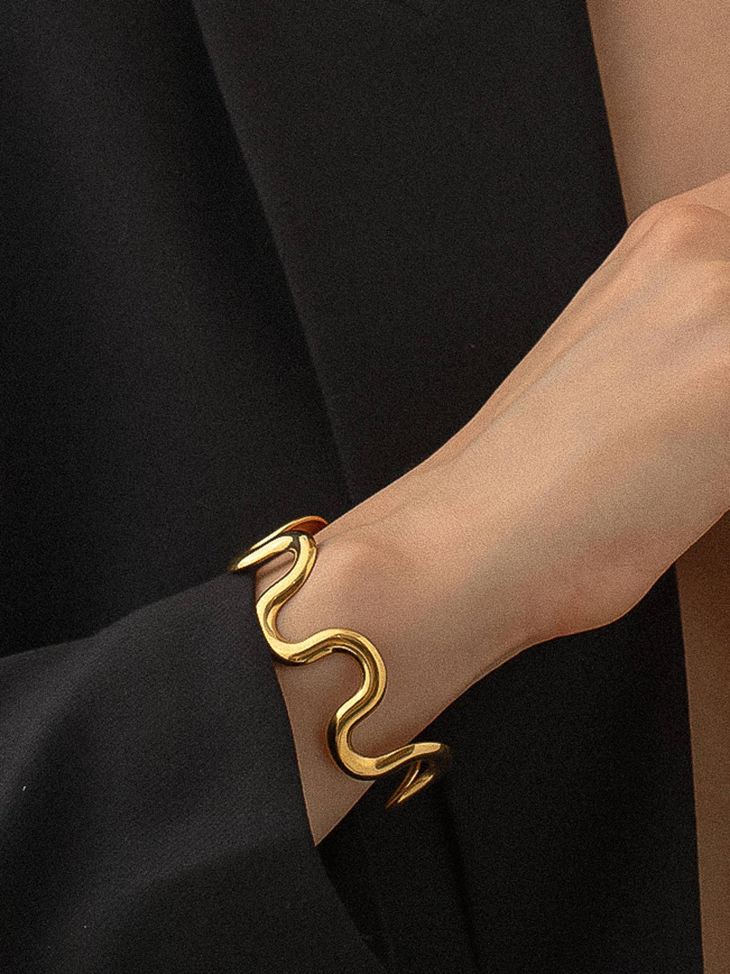 Felix 18K Gold Non-Tarnish Wavy Bold Statement Bracelet: Yellow Gold