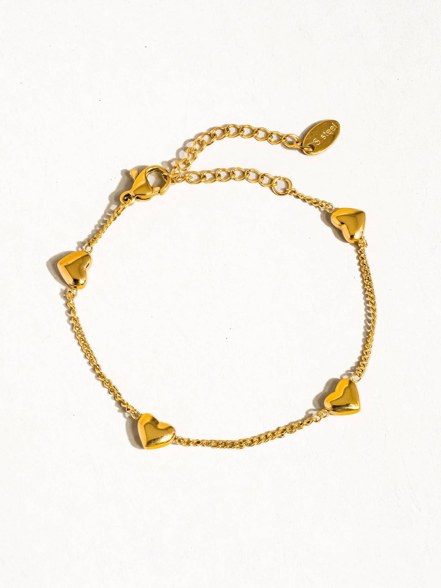 Vivre 18K Gold Non-Tarnish Petite Heart Necklace: Yellow Gold