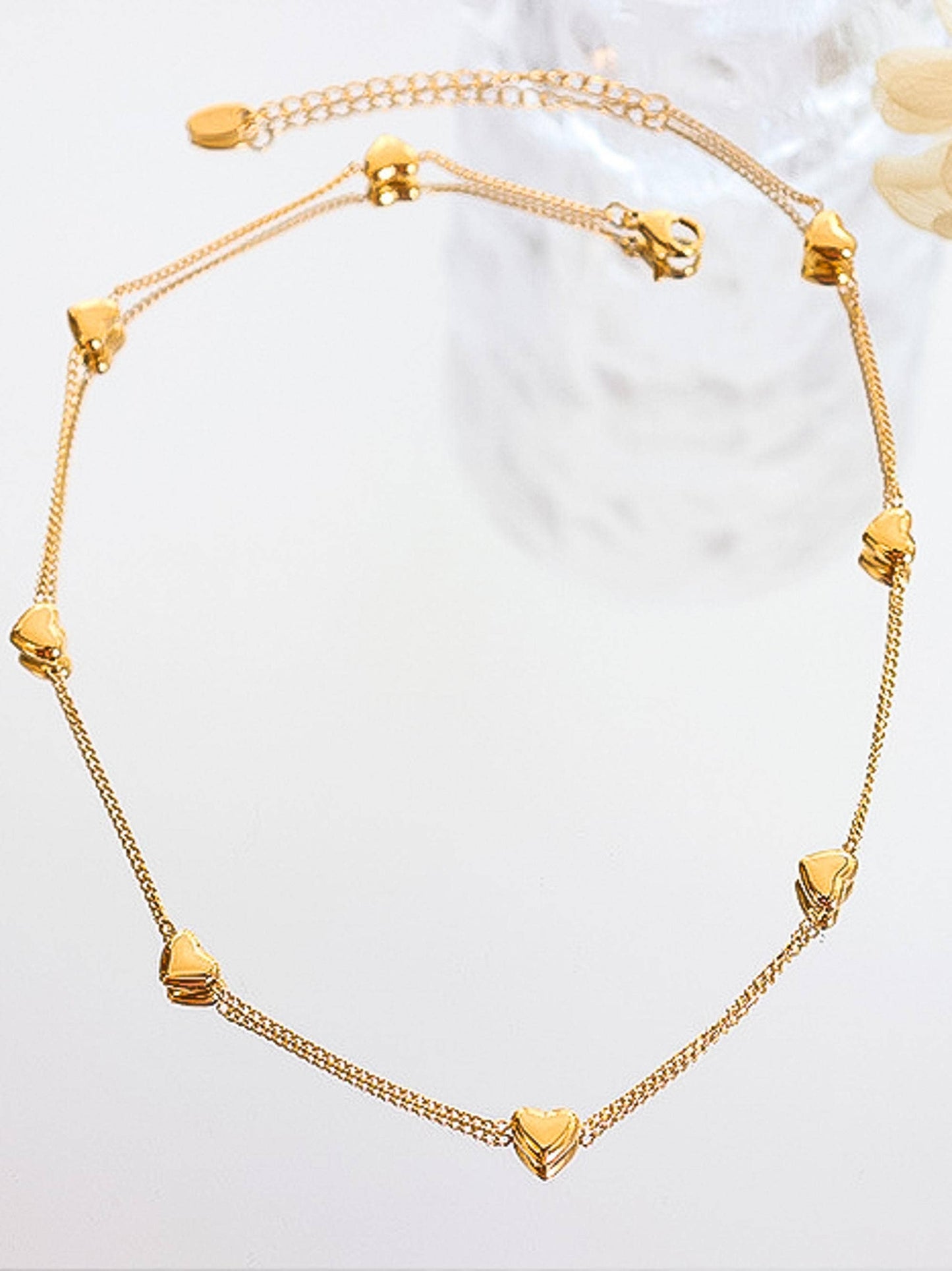 Vivre 18K Gold Non-Tarnish Petite Heart Necklace: Yellow Gold